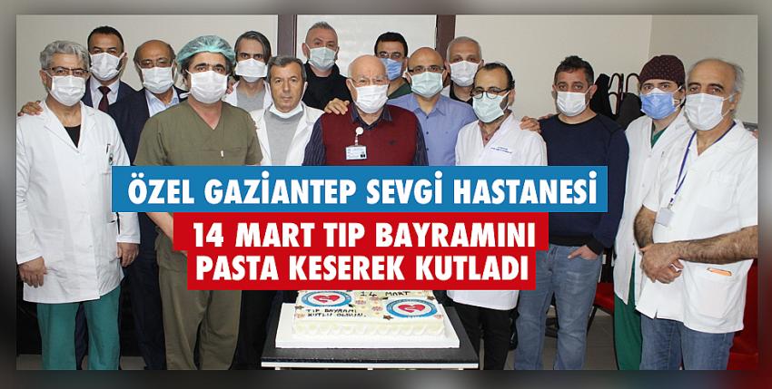 Özel Gaziantep Sevgi Hastanesi 14 Mart Tıp Bayramını pasta keserek kutladı