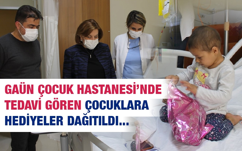 GAÜN Çocuk Hastanesi’nde tedavi gören çocuklara hediyeler dağıtıldı. 