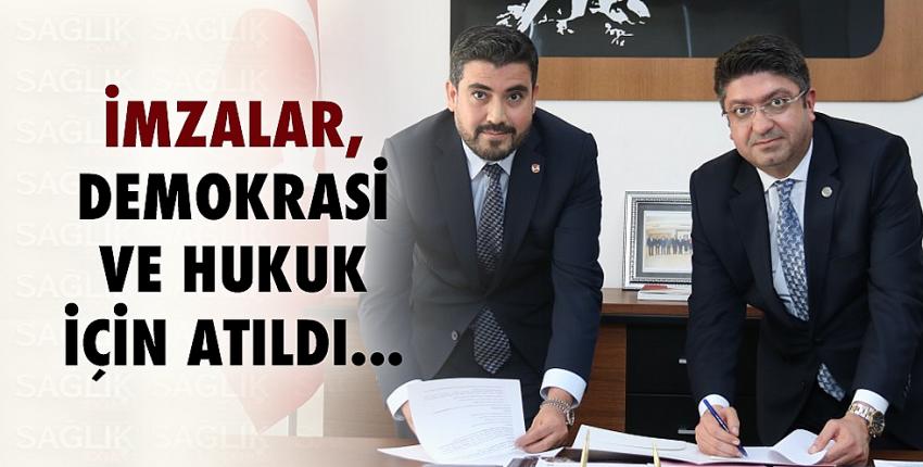 İmzalar, Demokrasi ve hukuk için atıldı